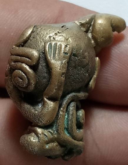 พระปิดตาหัวจุก เนื้อทองผสม 