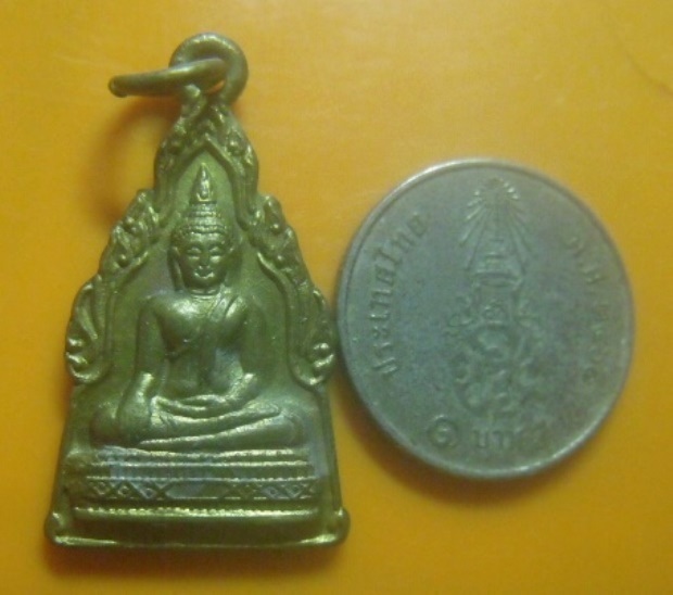 **วัดใจ**เหรียญพระประธาน รุ่น 1-700 ปี วัดเจดีย์เหลี่ยม อ.สารภี จ.เชียงใหม่ ปี ๒๕๓๒**สวยๆ