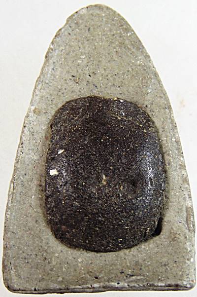 หลวงปู่ทวด เนื้อผง ติดครั่ง