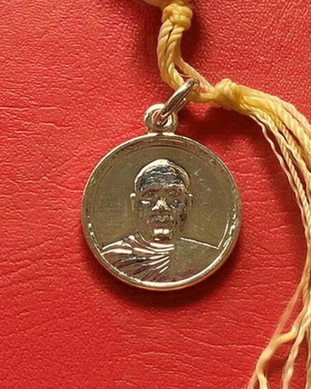 ประคำหลวงพ่ออุตตมะ วัดวังก์วิเวการาม จ.กาญจนบุรี มีเหรียญห้อยปลายประคำด้วยค่ะ