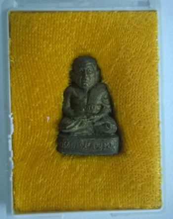 รูปหล่อหลวงปู่ธรรมรังษี มหาเศรษฐี วัดพระพุทธบาทพนมดิน สุริทร์