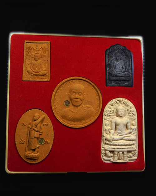  พระผงชุดมรดกธรรม หลวงตามหาบัว วัดป่าบ้านตาด จังหวัดอุดรธานี ปี 2553 แท้ทันหลวงปู่