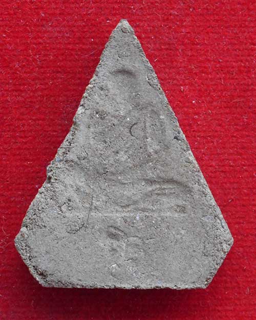 พระห้าเหลี่ยมรูปเหมือน หลวงตามหาบัว หลังแบบ เนื้อผงผสมเกศา