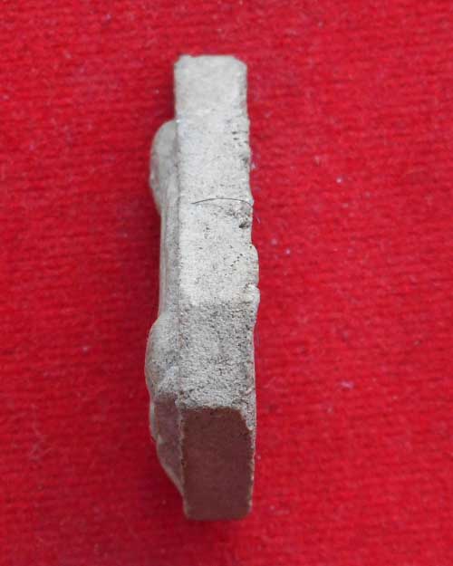 พระห้าเหลี่ยมรูปเหมือน หลวงตามหาบัว หลังแบบ เนื้อผงผสมเกศา