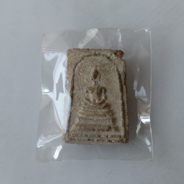 พระพุทธหลวงปู่จันทร์ วัดโฉลกหลำ เกาะสเม็ด