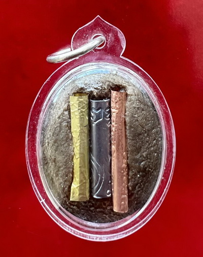 ล็อกเก็ตหลวงปู่สรวง เทวดาเดินดิน ปางประทานพร ด้านหลังฝังตะกรุด 3 กษัตริย์ เลี่ยมกันน้ำพร้อมใช้