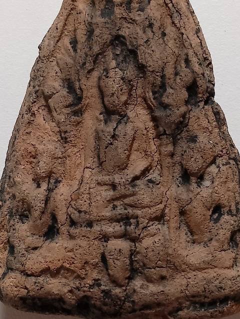 พระเนื้อดินองค์ใหญ่ 