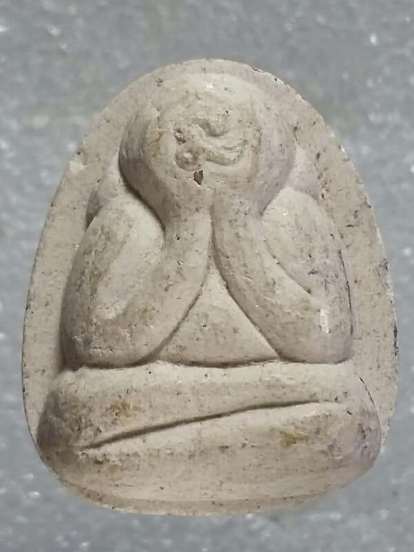 พระปิดตาเนื้อผง ยันต์นะ หลังแบบ