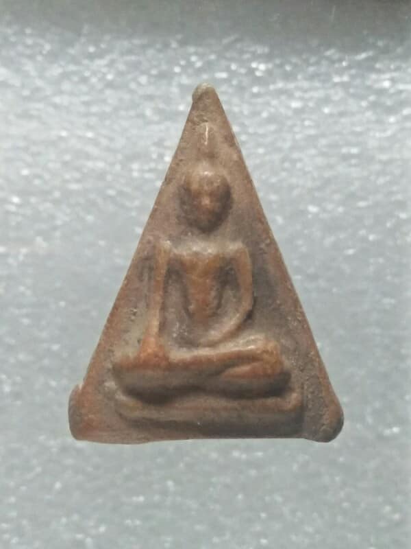 พระนางพญา เนื้อดิน