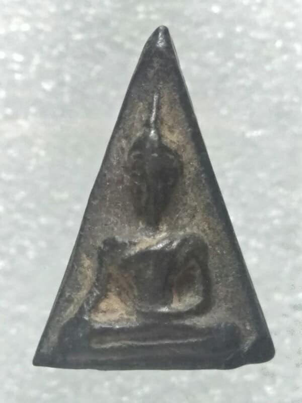 พระนางพญาเนื้อผงใบลาน 