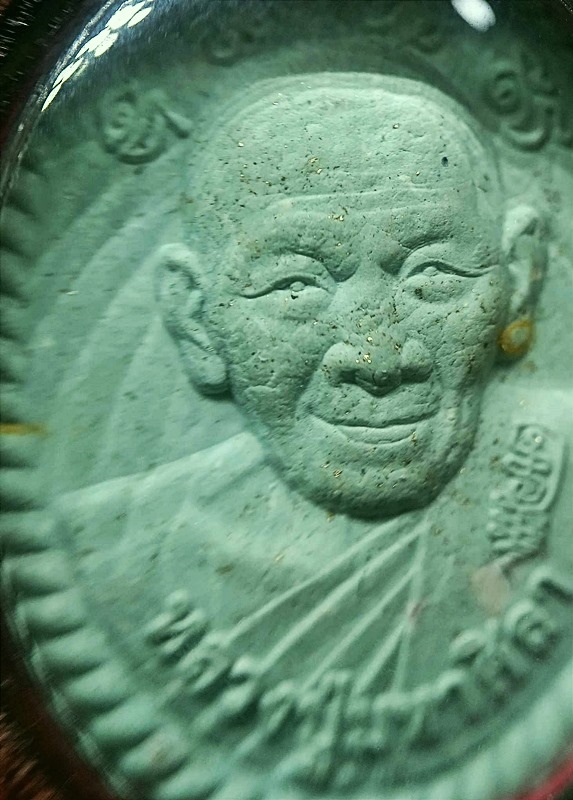 พระผง ดวงเฮงชนะจนยิ้มรับทรัพย์ หลวงปู่มหาศิลา สร้างปี2564 เนื้อว่านเขียว โค้ต๙๕๙ จำนวนสร้าง1000องค์ 