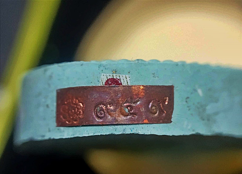 พระผง ดวงเฮงชนะจนยิ้มรับทรัพย์ หลวงปู่มหาศิลา สร้างปี2564 เนื้อว่านเขียว โค้ต๙๕๙ จำนวนสร้าง1000องค์ 