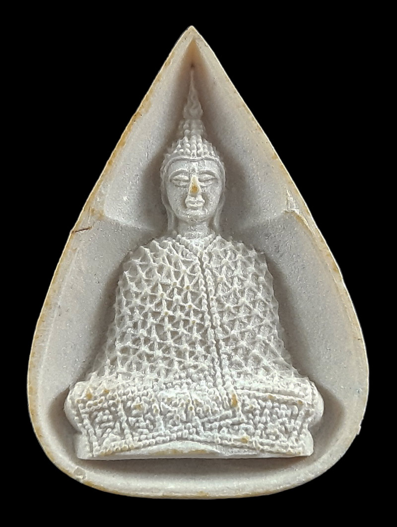 พระผงพระแก้วมรกต หลังภปร. ปี30 ปลุกเสกในพิธีพระกริ่งปวเรศ 