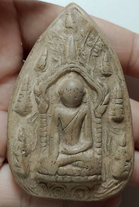 พระเนื้อดินองค์ใหญ่ 