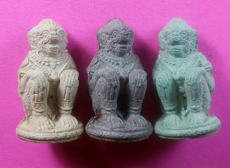 หนุมานผงพรายกุมาร รุ่นทรงสินทรัพย์ ชุดกองบุญสร้างถนนขึ้นสำนักสงฆ์เขาหลวงเตี่ย บ้านค่าย
