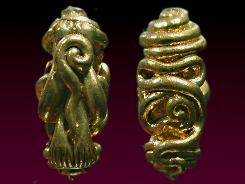 พระปิดตาสายรก.รุ่นแรก.พ่อแก่เจ้าแสง วัดบ้านตรัง จ.ปัตตานี เนื้อฝาบาตร  ...........เคาะแรก   