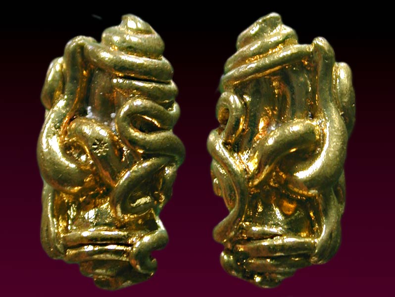 พระปิดตาสายรก.รุ่นแรก.พ่อแก่เจ้าแสง วัดบ้านตรัง จ.ปัตตานี เนื้อฝาบาตร  ...........เคาะแรก   