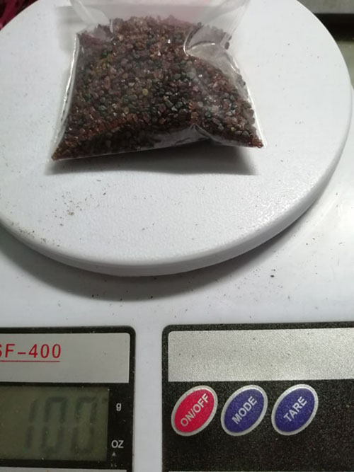 เศษพลอยโกเมนพม่าแท้ธรรมชาติ น้ำหนัก 100 กรัม