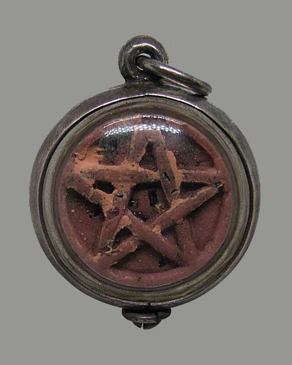 ดาวพลิกดวง รุ่น 2 พร้อม จีวร พ่อท่านพรหม วัดพลานุภาพ จ.ปัตตานี เลี่ยมเงินพร้อมใช้