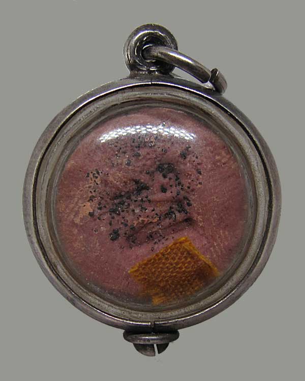 ดาวพลิกดวง รุ่น 2 พร้อม จีวร พ่อท่านพรหม วัดพลานุภาพ จ.ปัตตานี เลี่ยมเงินพร้อมใช้