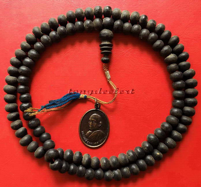 ประคำผงว่านเกสร108 รุ่นแรก หลวงพ่ออุตตมะ วัดวังก์วิเวการาม จ .กาญจนบุรี มีเหรียญห้อยปลายประคำด้วยค่ะ