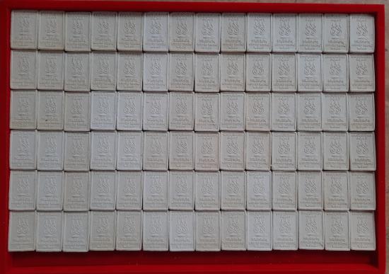 พระผงพุทธซ้อน หลวงพ่อน่วม วัดโพธิ์ศรีเจริญ จ.สุพรรณบุรี ปี2549 จำนวน100องค์