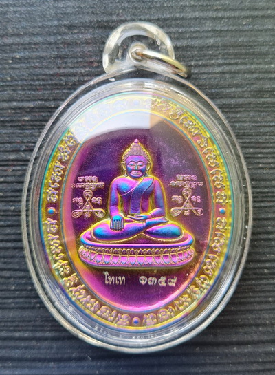 หลวงพ่อสำเร็จศักดิ์สิทธิ์ รุ่น ๕ แชะ..ไทเทเนียม เลี่ยมพลาสติกพร้อมบูชา ไม่มีกล่อง / จัดส่ง ems