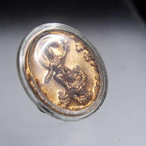 A319เหรียญเทพพระราหูทรงครุฑ ด้านหลังแม่จาม  เนื้อนวะ ขนาด 3.2 CM  จัดสร้างปี 2554 โดยสถาบันพยากรณ์ศา