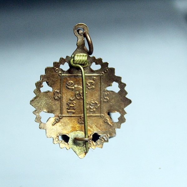 A333 เข็มกลัด เหรียญขวัญถุง พระพรหม พิมพ์หยดน้ำ