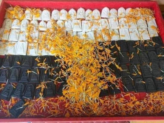 สมเด็จ หมานเงิน หนุนดวง ๖๖ เนื้อไม้มงคล พิมพ์สมเด็จ 3 ชั้น พร้อมตะกรุด สายสิญจน์ หลวงปู่ศิลา อธิษฐาน