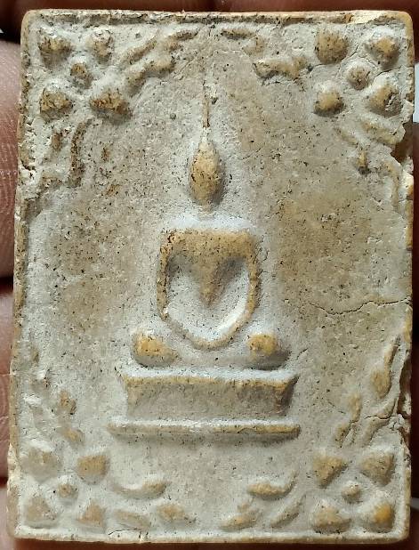 พระเนื้อผงองค์ใหญ่