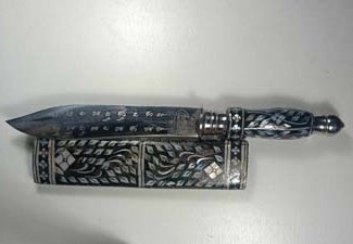 มีดหมอด้าม-ฝักมุก จารมือไม่ทราบที่ 