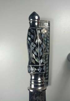 มีดหมอด้าม-ฝักมุก จารมือไม่ทราบที่ 