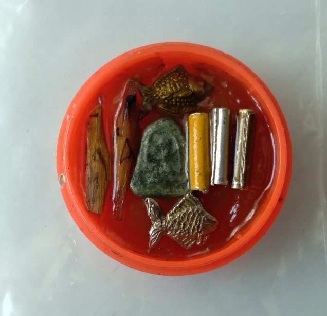 ตลับสีผึ้งไม่ทราบที่