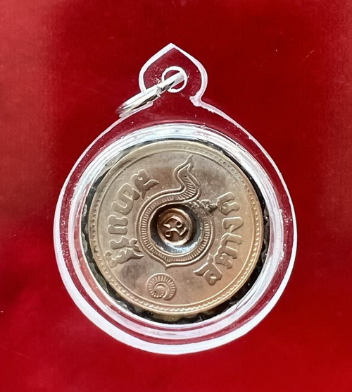 ล็อกเก็ต หลวงพ่อโอภาสี ด้านหลังฝังเหรียญ เลี่ยมกันน้ำ เก็บรักษาไว้ สภาพสมบูรณ์