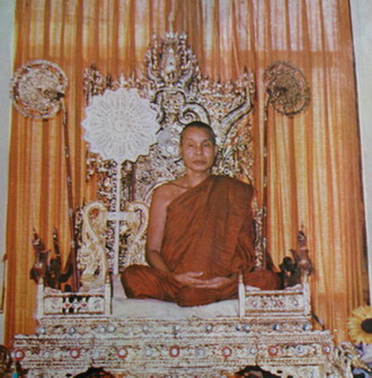 "พระบุเรงนองรุ่นแรก" ของดีหลวงพ่ออุตตมะ จากพระยอดขุนพลบุเรงนองกรุเก่าแก่กว่า 400 ปีค่ะ