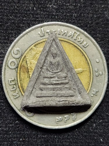 วัดระฆังโฆสิตาราม กทม หลวงปู่หิน  พิมพ์กลาง สามเหลี่ยม เนื้อผงใบลาน