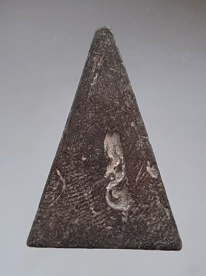 พระนางพญาหลังอุ หลวงพ่อจง วัดหน้าต่างนอก จ.พระนครศรีอยุธยา เนื้อดินเผา ปี2500