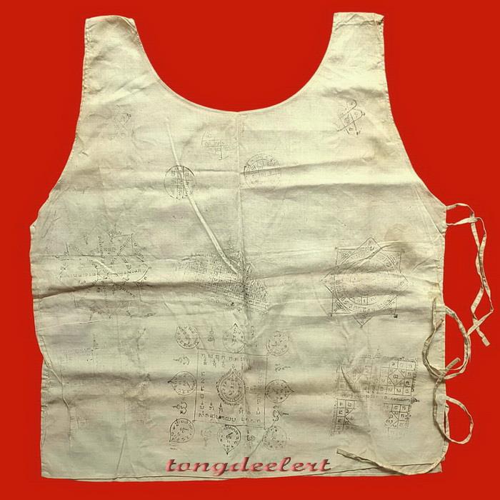 เสื้อยันต์หลวงพ่อเปลี่ยน วัดไชยชุมพลชนะสงคราม(วัดใต้) จ.กาญจนบุรี ของเก่าหายากมากประสบการณ์ค่ะ