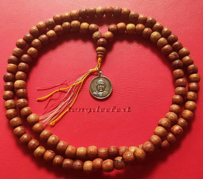 ประคำไม้ หลวงพ่ออุตตมะ วัดวังก์วิเวการาม จ.กาญจนบุรี สวยมากค่ะ