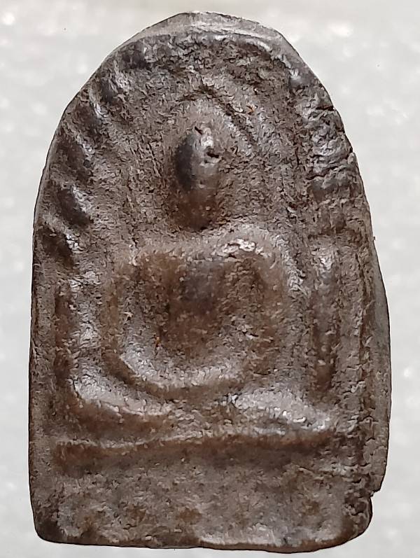 พระซุ้มกอ เนื้อดิน บางๆ 