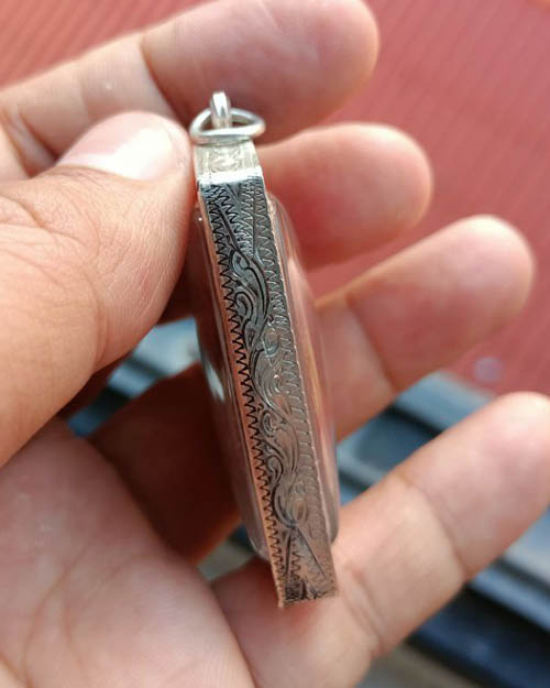 สมเด็จพระธาตุพนม วัดพระธาตุพนม จ.นครพนม เนื้อแดงนิยม ปี2518 เลี่ยมเงินพร้อมใช้