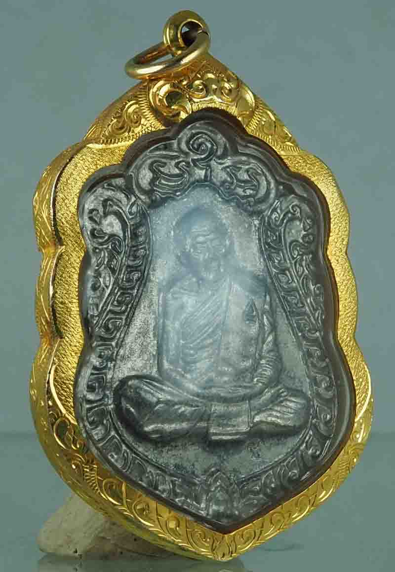 เหรียญเสมากะหลั่ยเงินหลวงปู่ทิม มงคลศิลาฤกษ์ ปี 37เลี่ยมทองคำแท้ สวยงามตามภาพ