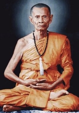 รูปเหมือนปั๊มหลวงพ่อทบ ธัมมปัญโญ รุ่นกระโดดร่มพิมพ์B(นิยม) เนื้อทองเหลือง ออกวัดชนแดน ปี2500