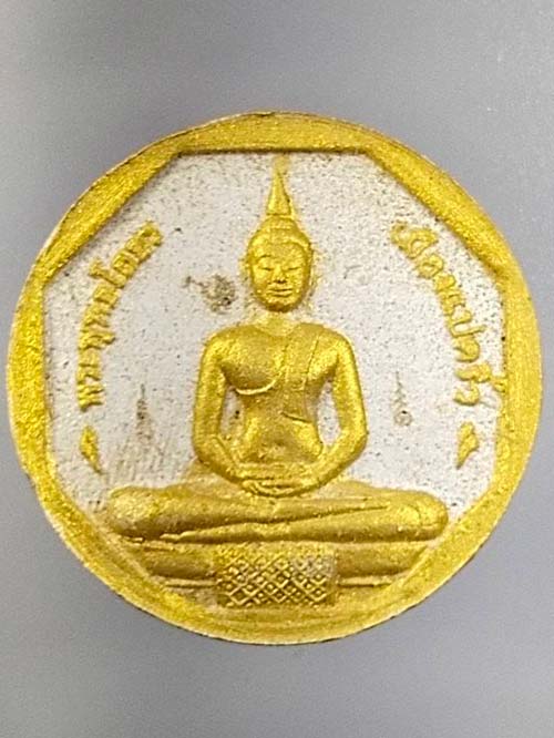 หลวงพ่อโสธร รุ่นทองประทาน เนื้อผงมหาว่าน 8 เหลี่ยม ปัดทอง พิมพ์เล็ก กล่องเดิมจากวัด