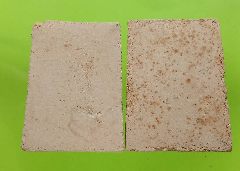 พระสมเด็จเนื้อผง 2 องค์ ไม่ทราบที่ 