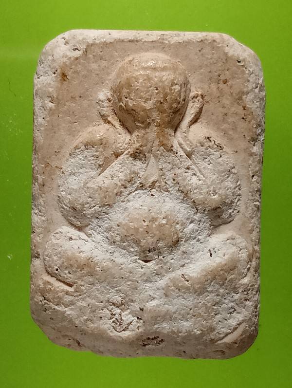 พระปิดตาเนื้อผง เก่า ไม่ทราบที่