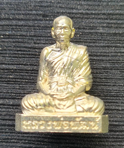 เคาะแรกแดง..รูปหล่อก้นระฆัง ๑๐๐ ปี ๖๔..กะไหล่เงิน กล่องเดิม..ลพ.พัฒน์ วัดห้วยด้วน / ส่ง ems