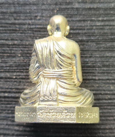 เคาะแรกแดง..รูปหล่อก้นระฆัง ๑๐๐ ปี ๖๔..กะไหล่เงิน กล่องเดิม..ลพ.พัฒน์ วัดห้วยด้วน / ส่ง ems