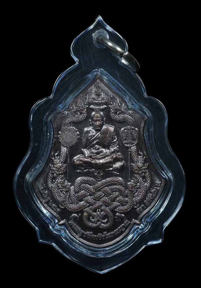 เหรียญพุทธศิลป์ไหว้ครู ๖๕ เนื้อทองแดง หลังอุดผงกรรมฐานติดเกศา หลวงปู่มหาศิลา สิริจันโท สวนสงฆ์แกเปะ